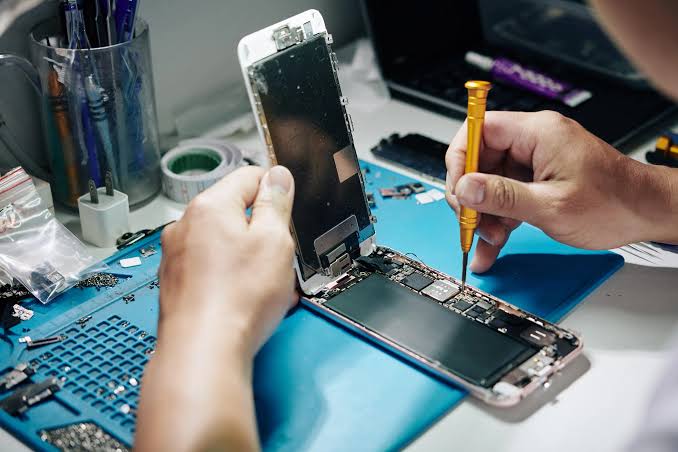 Reuniting You with Your Smartphone: The Seamless Experience of Mobile Repair Services