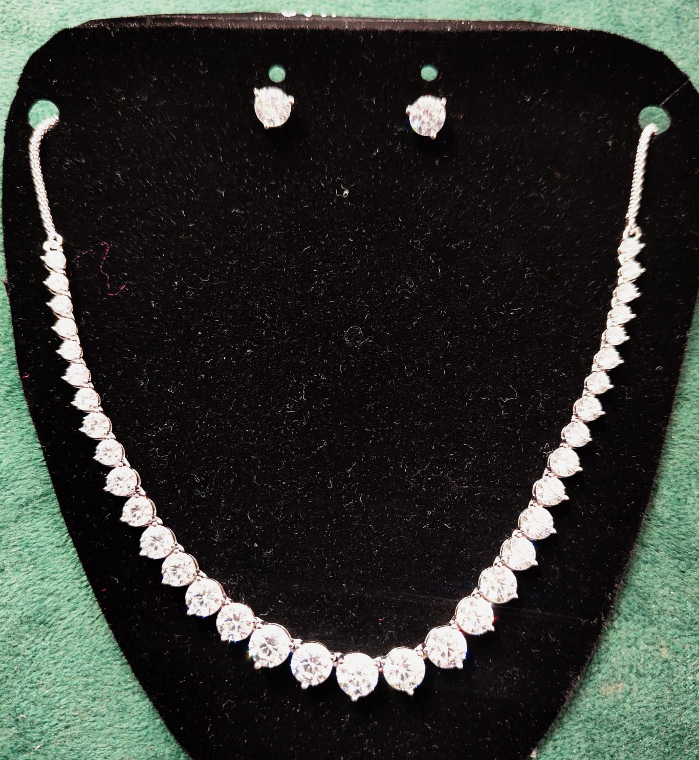 The Timeless Allure of Sterling Silver: A Tale of Elegance and Confidence