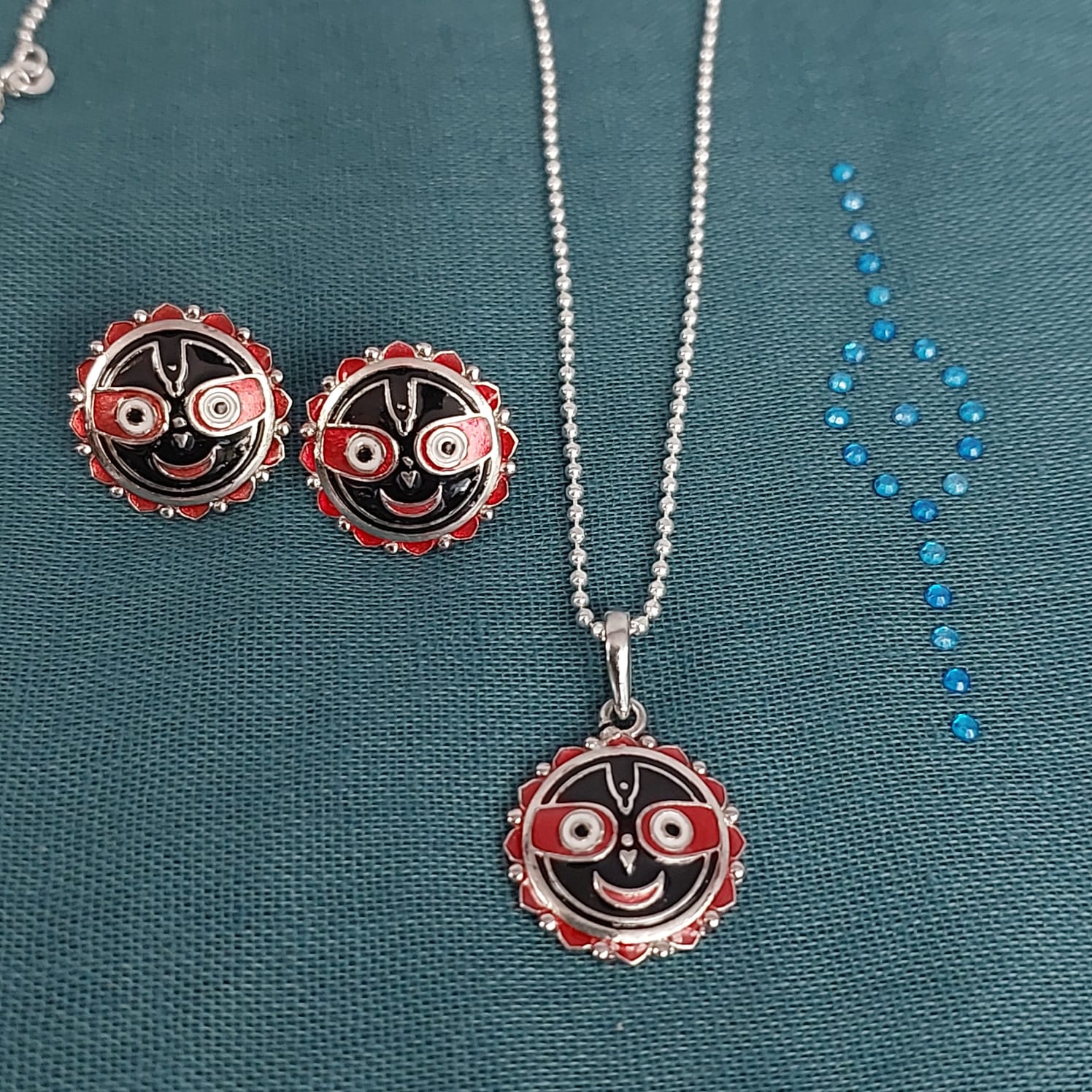 Embracing Timeless Elegance: The Perfect Neck Piece and Earring Set for the Modern Indian Woman