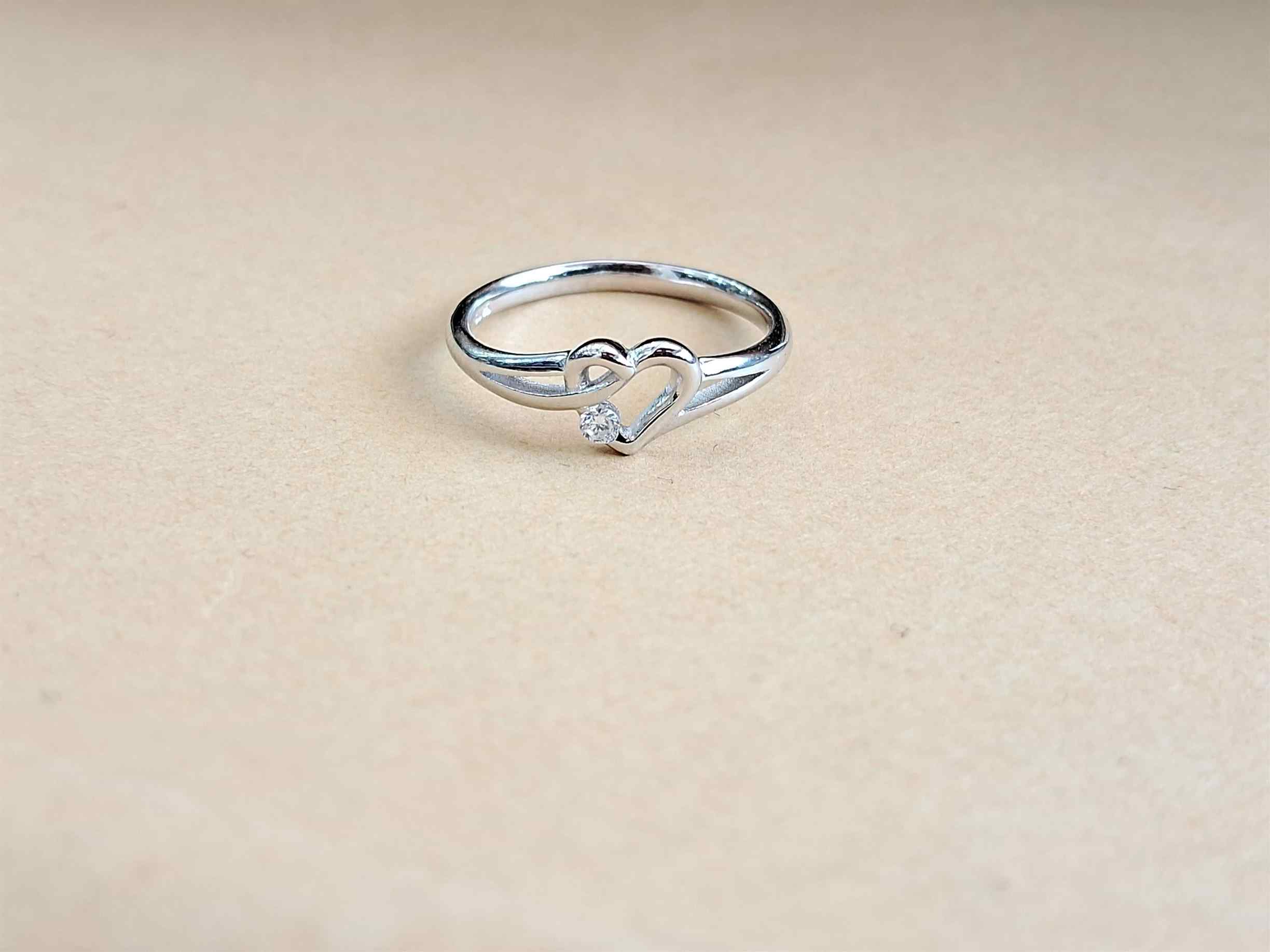 The Charming Heart Ring: A Timeless Expression of Love and Affection