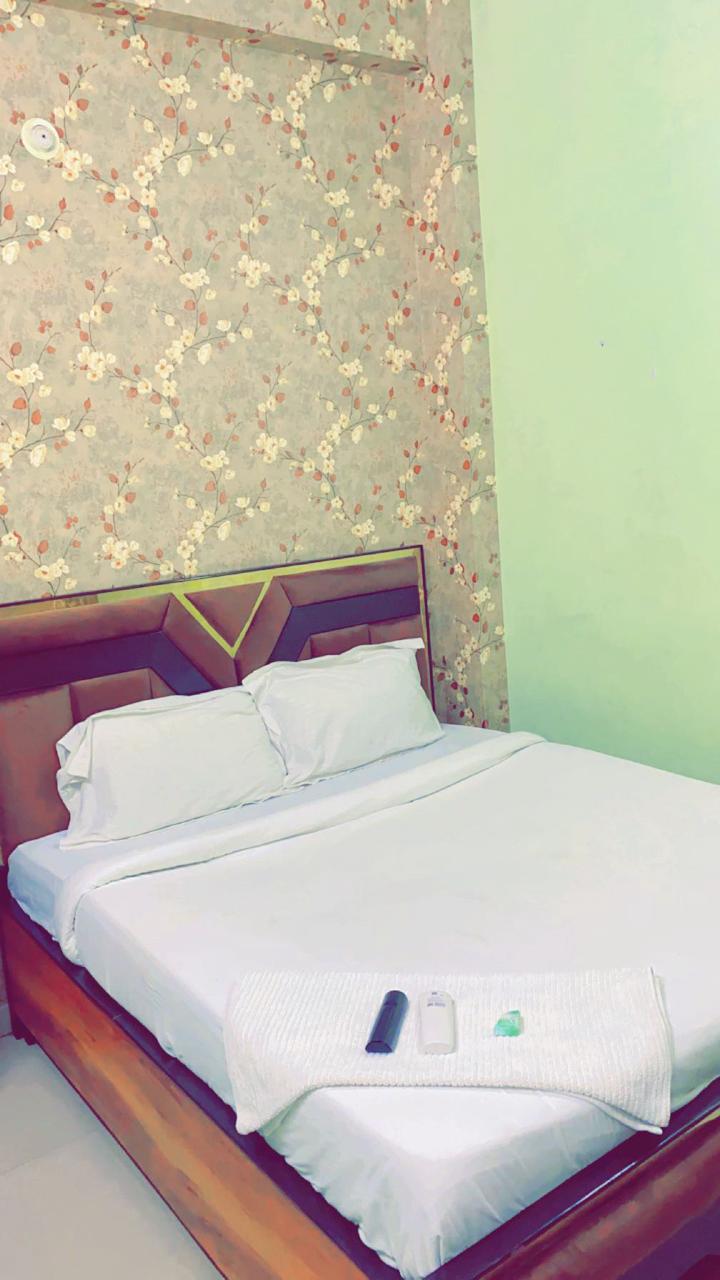 Unwind in Comfort: Discover the Perfect Escape at The Marvel Café and Restaurant’s AC Rooms