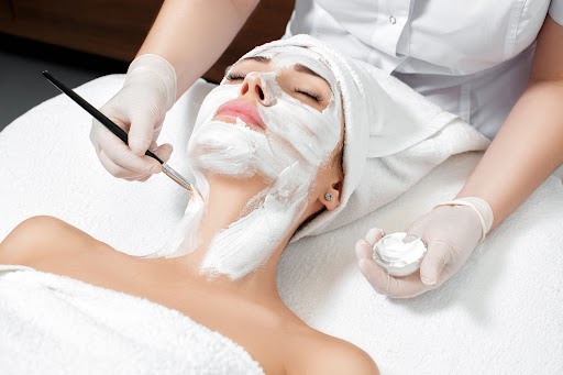 Transform Your Look and Confidence with the Perfect Bleach Service | Himani Lalwani