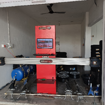 Precision on the Road: How Wheel Alignment and Balancing Transforms Your Driving Experience