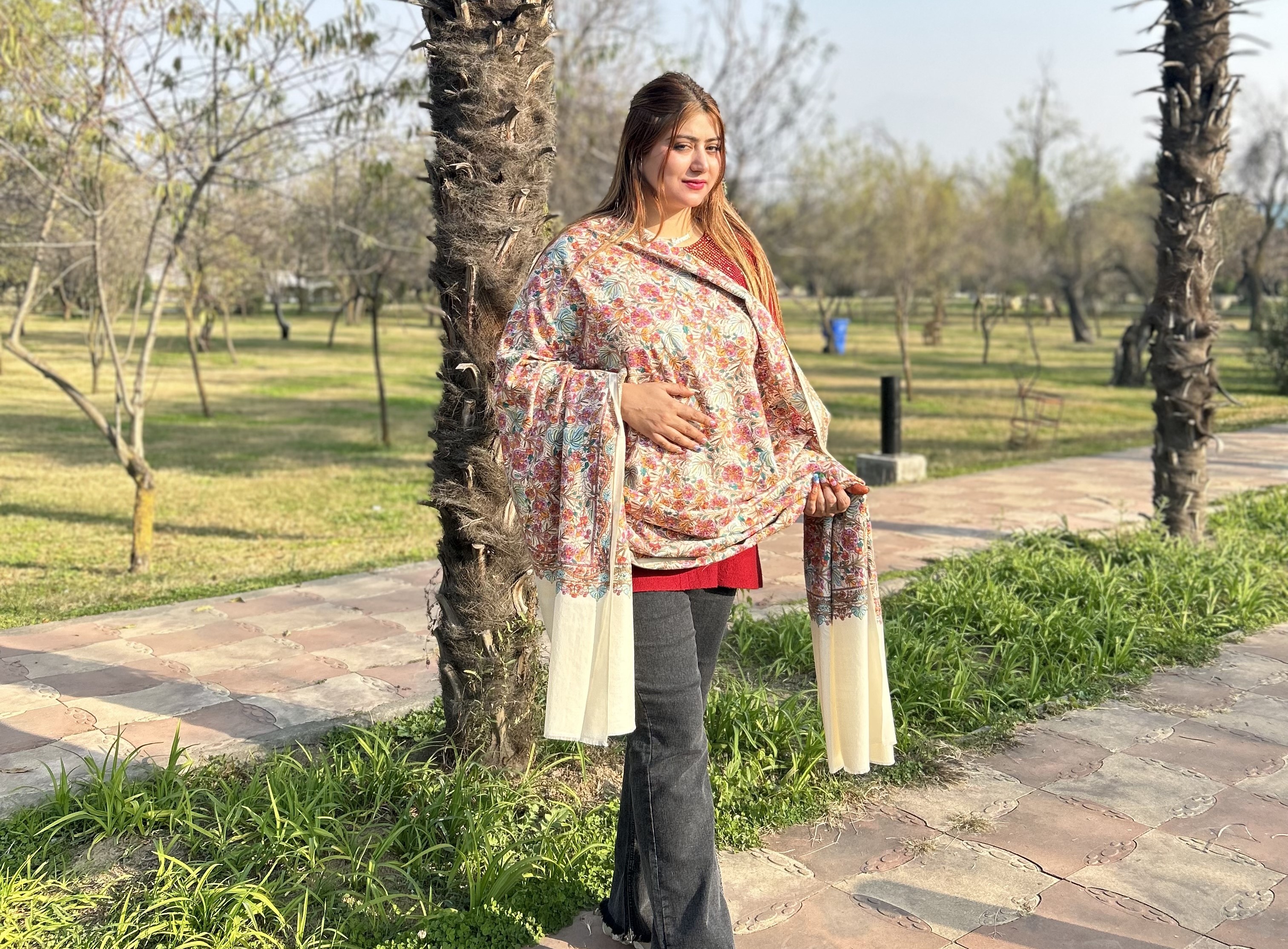 Embrace Elegance and Warmth: How the Zaridor Shawl Transforms Your Wardrobe