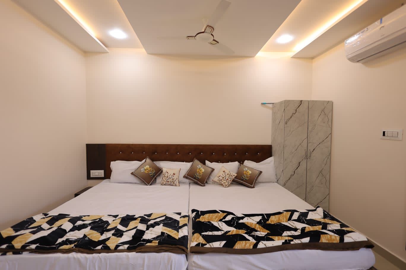 Discover the Ideal Luxury Accommodation Experience: A Story of Comfort and Convenience | Hotel Hari om palace