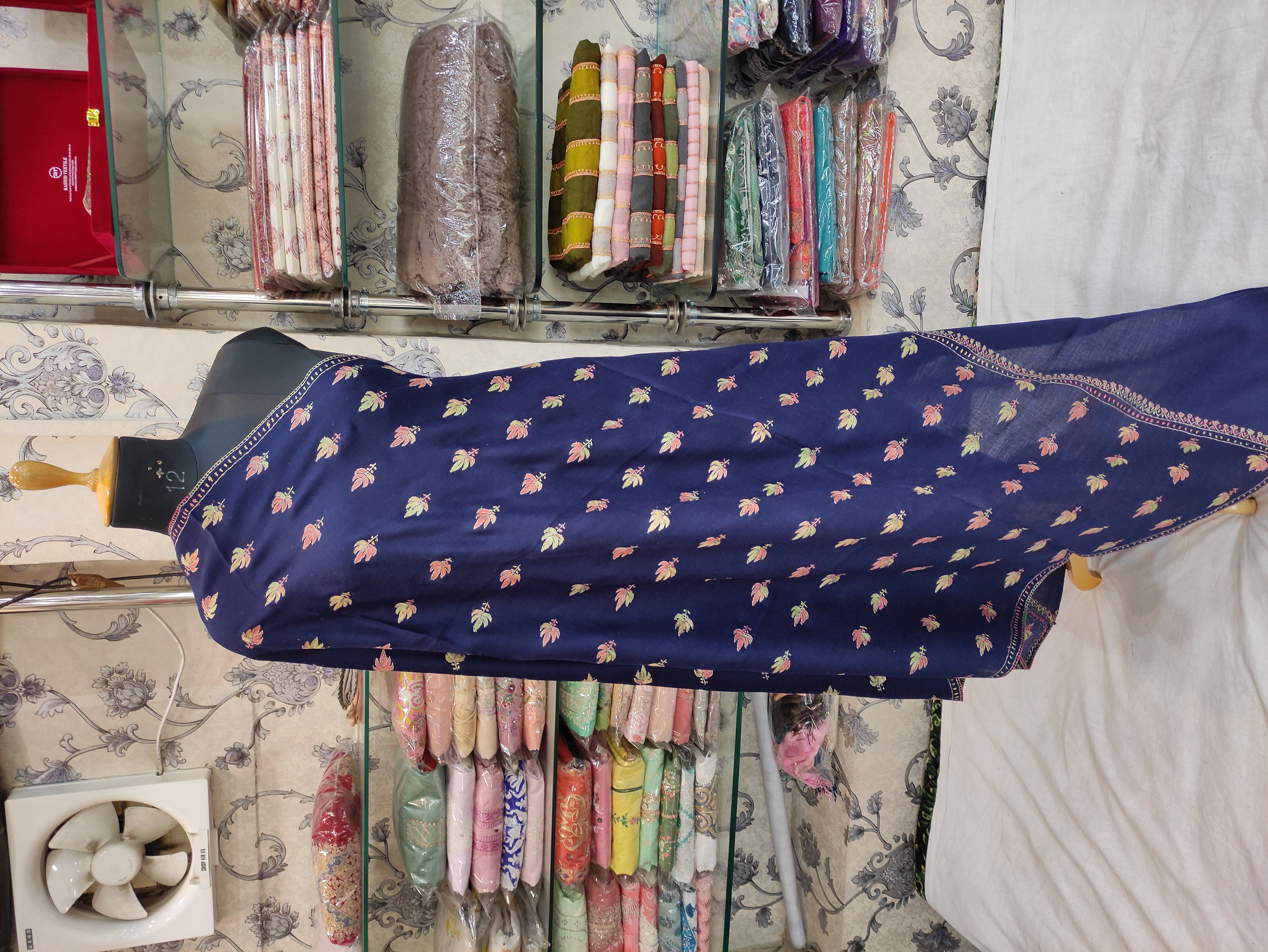 Embrace Elegance and Warmth: The Semi-Pashmina Hand Jaali Experience