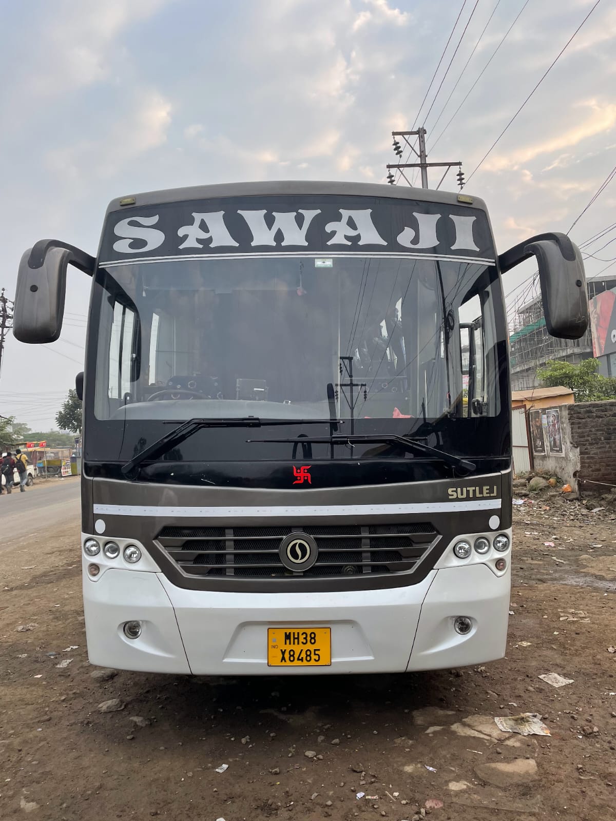How Luxury Bus Services Transformed Meera's Group Travel Experience