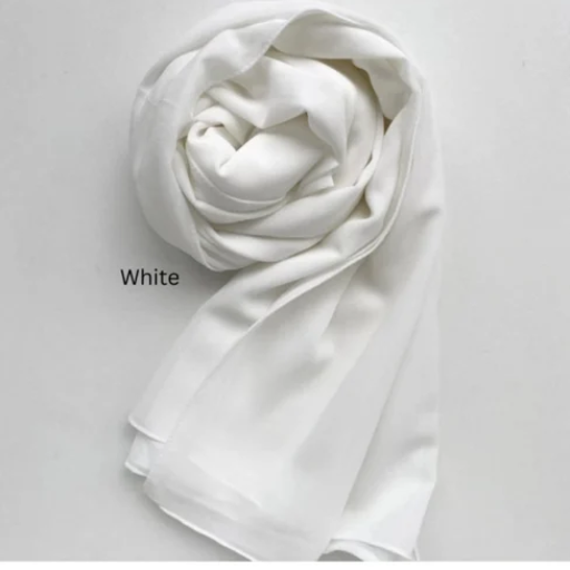 Embracing Elegance: How Ayesha Found Confidence with the Perfect Islamic Hijab | K R ENTERPRISES