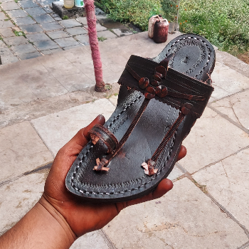 Embracing Tradition: How Kurundwadi Kolhapuri Chappals Solve Modern Footwear Dilemmas | SARANG LATHER WORKS