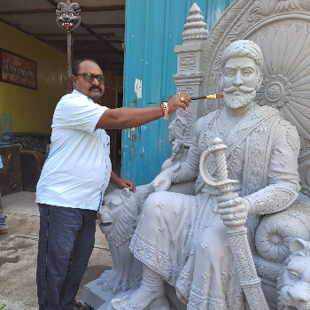 Embracing the Legacy: How a Shivaji Maharaj Statue Transforms Spaces and Spirits | JAY MAHAKAL FIBRE ARTS