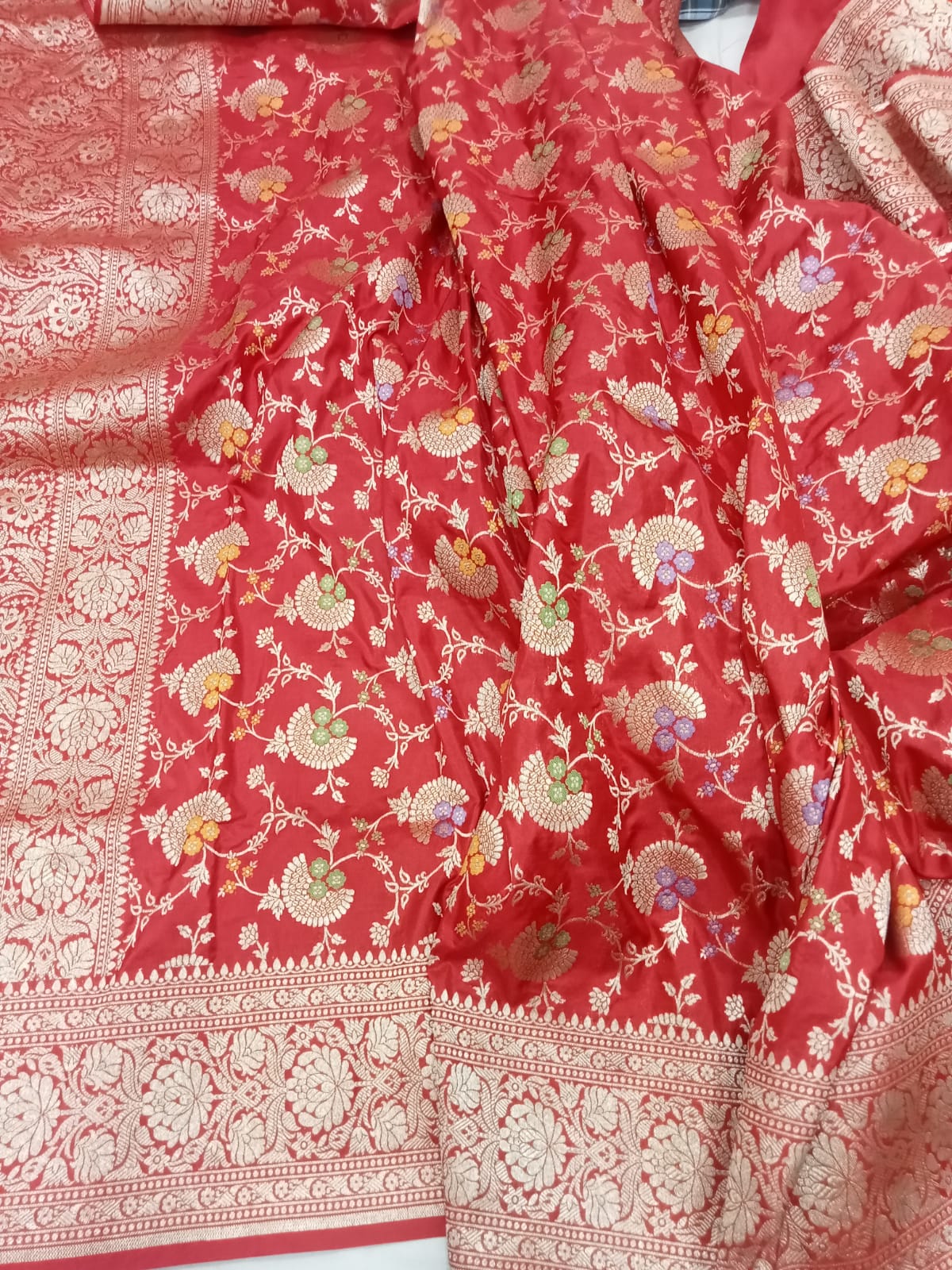 Unveiling the Magic: How the Red Gorgeous Banarasi Saree Transforms Lives | MOHAMMAD MADNI