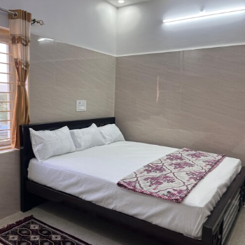 Experience Comfort and Charm: The Perfect Stay for Travelers in Deluxe Non-AC Rooms | HEMADRI NAIDU CHALLAGUNDLA