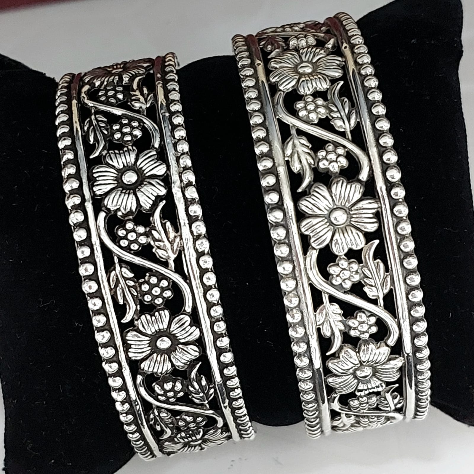 The Timeless Elegance: How Parekh Jewels' Bangles Solve Modern Women's Style Dilemma | PAREKH JEWELS
