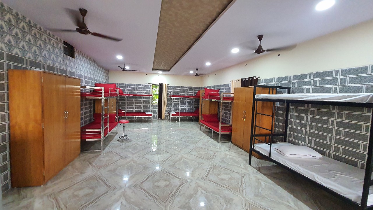 Finding Comfort and Community: The Perfect Dormitory Solution for Budget Travelers | SHAKUNTALA TRADERS