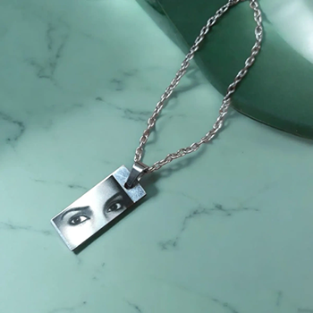 Metal Photo Eyes Pendant | ITSMYWAY GIFT