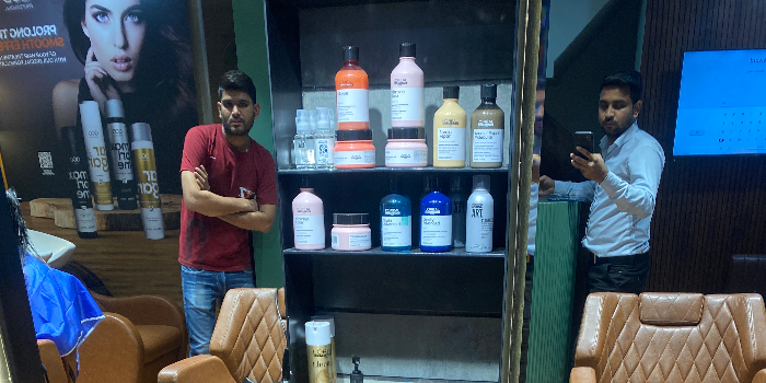 Banner STYLEICON UNISEX SALOON