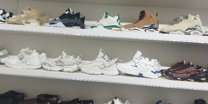 Banner KA 12 SHOES STORE