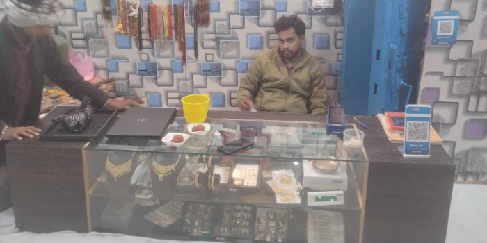 R P JEWELLERS Banner