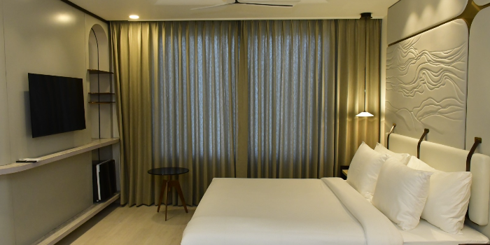 Banner HOTEL VARAY EXPRESS U O VARAY HOTEL AND RESO