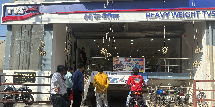 Banner HEAVY WEIGHT TVS