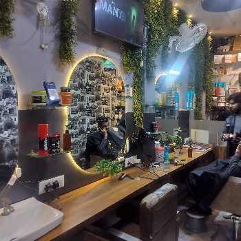 Salon-https://media.vyaparify.com/vcards/products/102685/product_1734694068.png Image