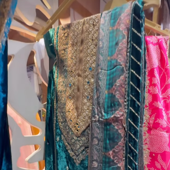 Suits-https://media.vyaparify.com/vcards/products/105546/product_1735109520.png Image