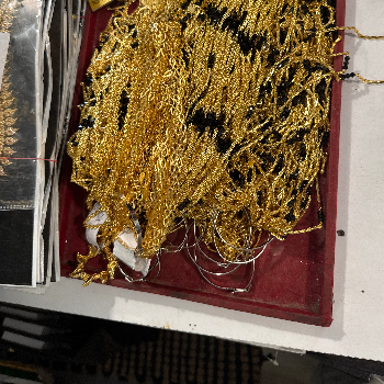 Gold-https://media.vyaparify.com/vcards/products/111580/product_1735977189.png Image