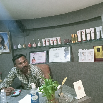 Premium Beauty Store for All Skin & Hair Needs - selling different types of beauty products - Buy Online at LASHES MAKEUP AND HAIR STUDIO CLASHES LADIES SALON