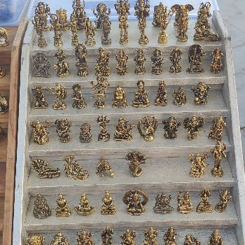Brass miniature-https://media.vyaparify.com/vcards/products/117228/product_1737031696_6789001092d48.png Image