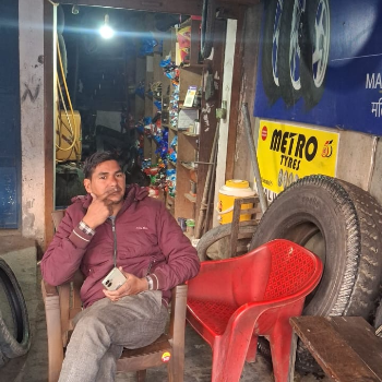 Tyre-https://media.vyaparify.com/vcards/products/121062/product_1737633476_67922ec438936.png Image