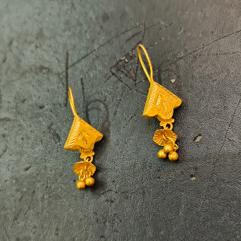 Gold Tops-https://media.vyaparify.com/vcards/products/123753/product_1737801732_6794c0045f7a4.png Image