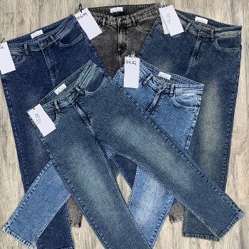 Clothes-https://media.vyaparify.com/vcards/products/124925/product_1737985029_67978c0564b0e.png Image