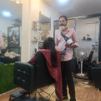 Hair spa-https://media.vyaparify.com/vcards/products/127177/product_1738158227_679a3093a0385.png Image