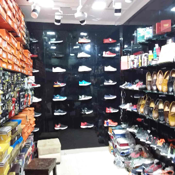 Footwear-https://media.vyaparify.com/vcards/products/127284/product_1738214561_679b0ca1761ba.png Image