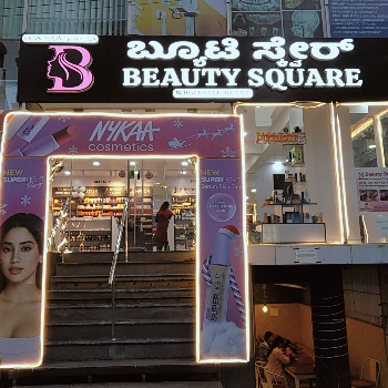 Beauty product-https://media.vyaparify.com/vcards/products/127372/product_1738220762_679b24da3d200.png Image