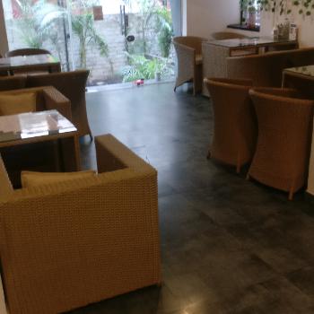 Cafe-https://media.vyaparify.com/vcards/products/127433/product_1738225196_679b362c9b3f3.png Image