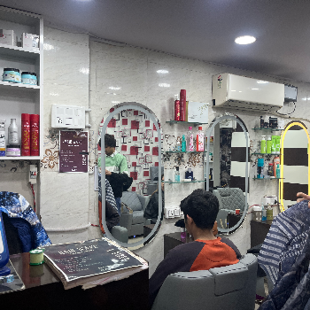 Hair and beauty products-https://media.vyaparify.com/vcards/products/127511/product_1738230039_679b491778773.png Image