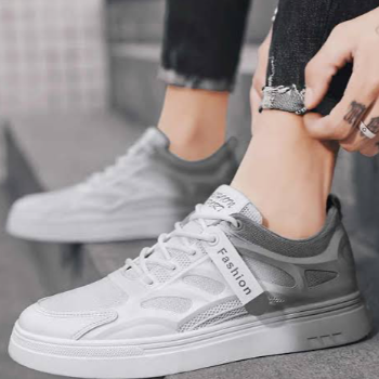 Shoes-https://media.vyaparify.com/vcards/products/127517/product_1738230295_679b4a17f3389.png Image