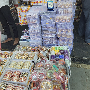 Bangle shop-https://media.vyaparify.com/vcards/products/127521/product_1738231250_679b4dd2333fa.png Image