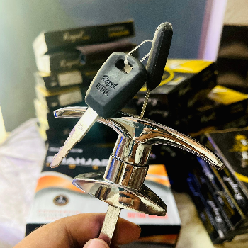 Metro handle with key-https://media.vyaparify.com/vcards/products/127826/product_1738242852_679b7b2461b3b.png Image