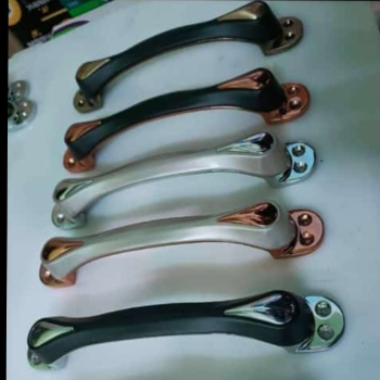 Metro handle with key-https://media.vyaparify.com/vcards/products/127830/product_1738242941_679b7b7da211e.png Image