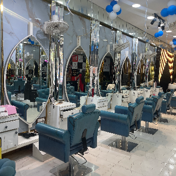 The hair expert-https://media.vyaparify.com/vcards/products/132972/product_1738828892_67a46c5c053c2.png Image