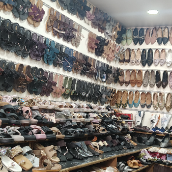 Slippers-https://media.vyaparify.com/vcards/products/132975/product_1738829698_67a46f82bad25.png Image