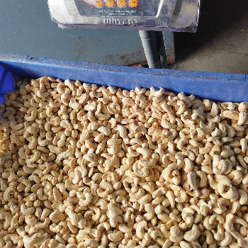 Cashew-https://media.vyaparify.com/vcards/products/137291/product_1739180068_67a9c824aaeac.png Image