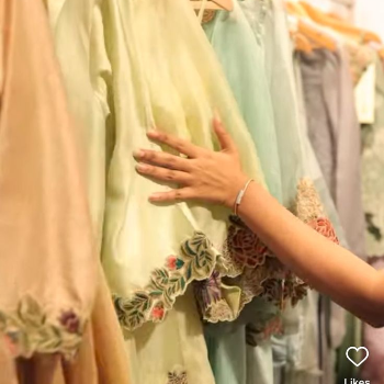 Nadiya fashion-https://media.vyaparify.com/vcards/products/138358/product_1739257962_67aaf86a11258.png Image