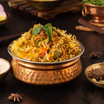 Chicken Dum Biryani-https://media.vyaparify.com/vcards/products/138693/product_1739283870_67ab5d9ed5f66.png Image