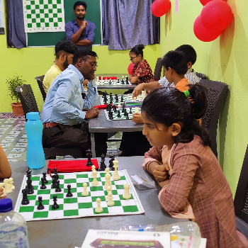 Chess coach-https://media.vyaparify.com/vcards/products/138746/product_1739337674_67ac2fca31a9b.png Image