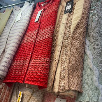 Clothing-https://media.vyaparify.com/vcards/products/138922/product_1739354677_67ac7235553b8.png Image