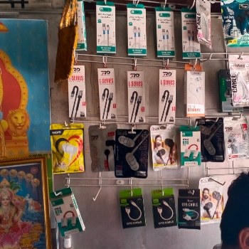 Mobile accessories-https://media.vyaparify.com/vcards/products/138924/product_1739354829_67ac72cd11585.png Image