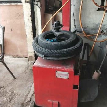 Tyre-https://media.vyaparify.com/vcards/products/143192/product_1739600439_67b03237ec8f8.png Image